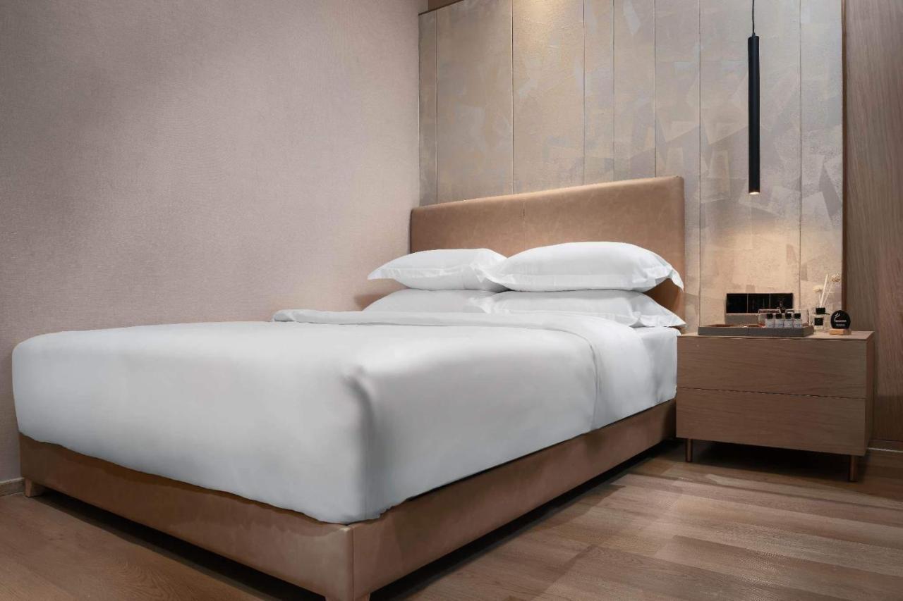 Sf Hotel Penthouse Residences Phnom Penh Extérieur photo
